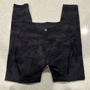 Lululemon, camo wunder unders, size 4, 25”